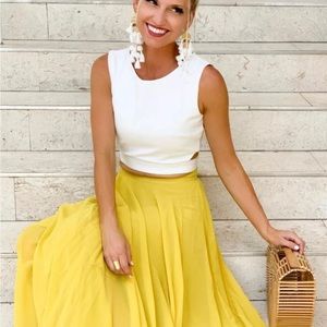 A Fan of Bowknot crop top in white